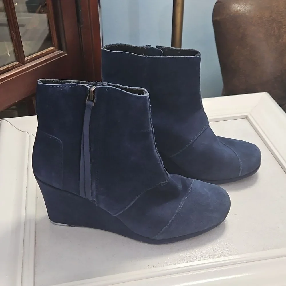 Toms Navy Suede Wedge Boots Size 7.5W